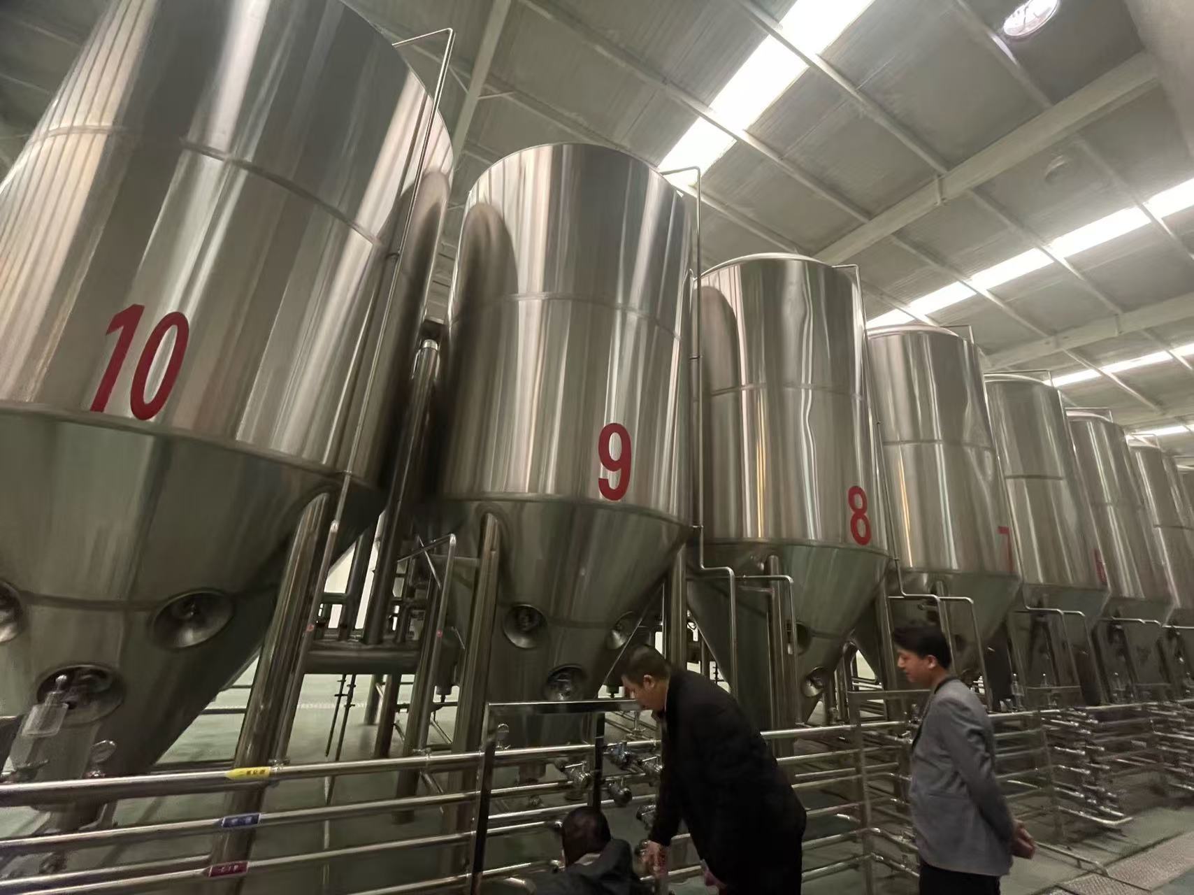 东西湖精酿啤酒设备厂—平面布置、设备设计、制造、调试、培训等一条龙服务